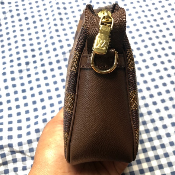Louis Vuitton Damier Ebene Pochette Handbag - Picture 4 of 11